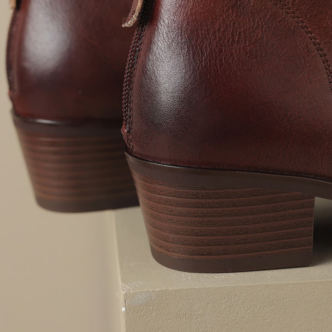 Corvinia | Women&
