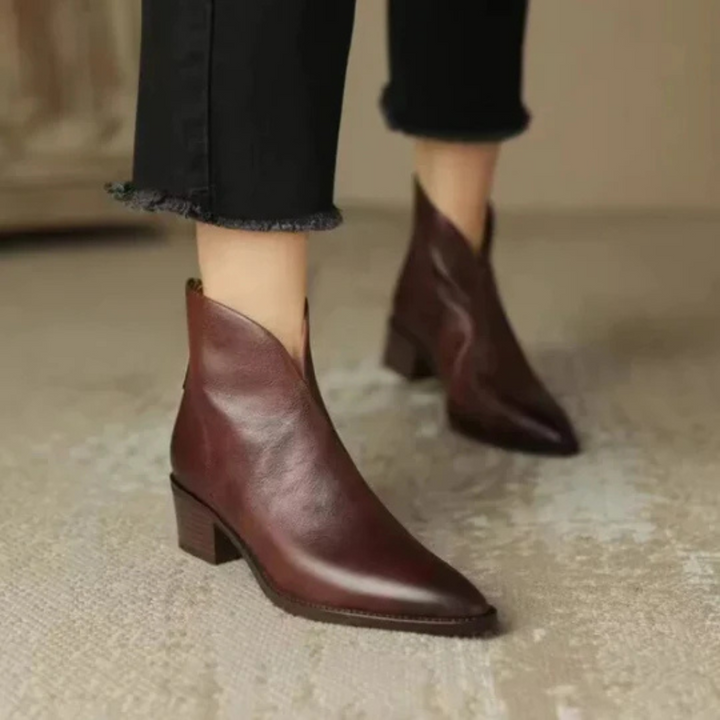 Corvinia | Women&